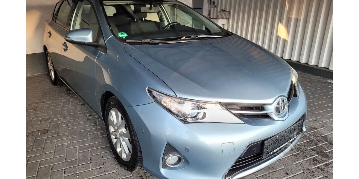 Toyota Auris 157.631 km 7.900 &euro; Berlin 12277