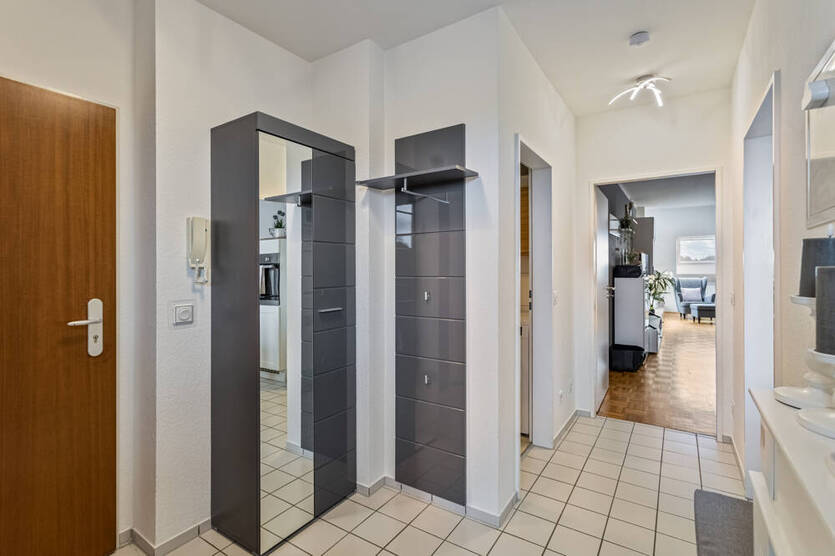 *** Lichtdurchflutete Dachgeschoßwohnung mit zwei sonnigen Dachterrassen in Top-Lage ***