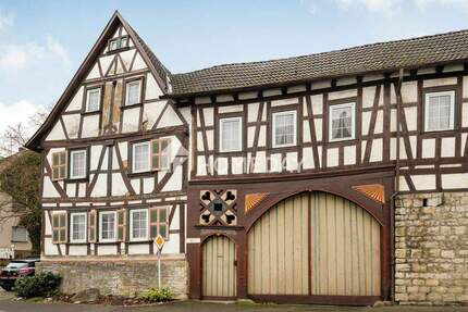 Historisches Fachwerk-Bauernhaus aus 1608 in idyllischer Lage von Langgöns 8 zimmer