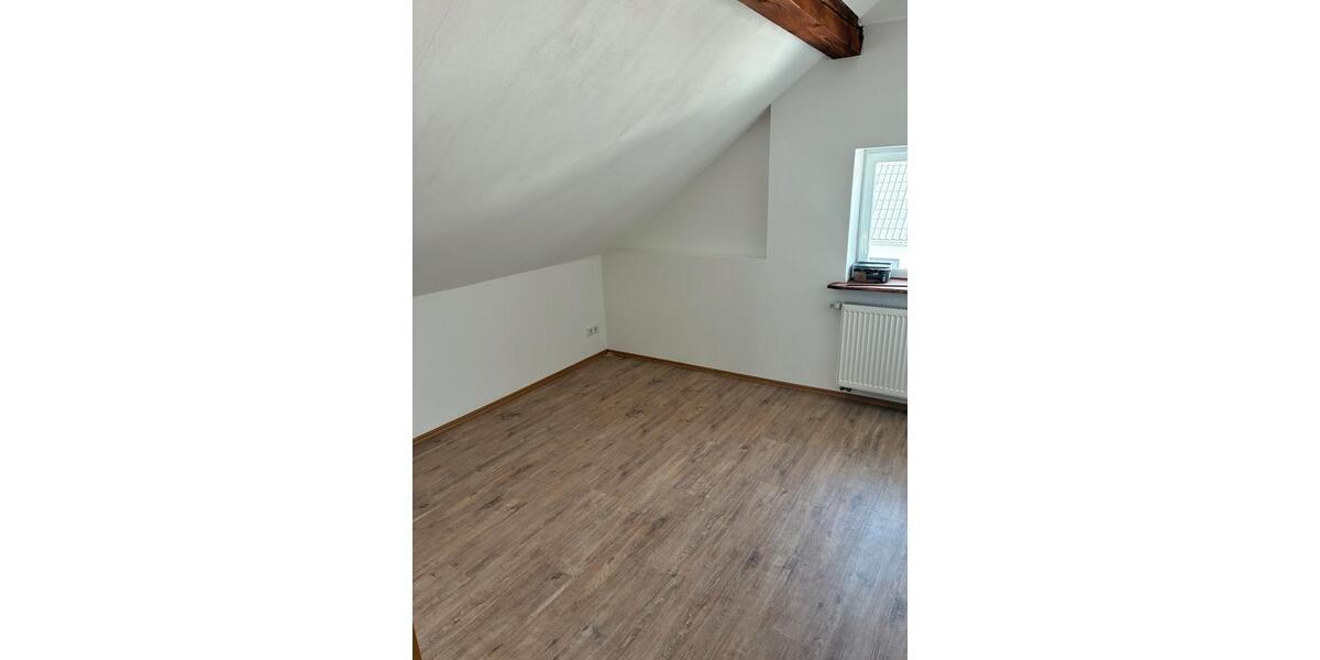 Dachgeschoßwohnung Bad Wünnenberg - 3 Zimmer, 65 m&sup2;, 450&euro; | Angebot:25393039
