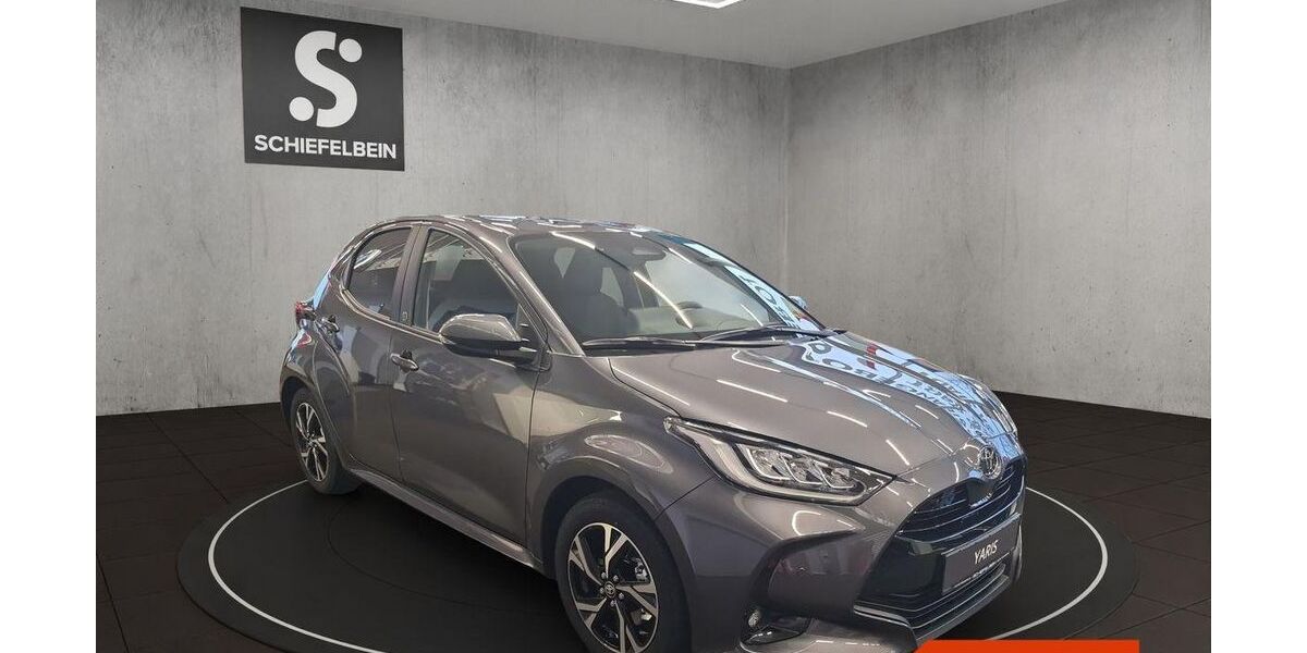 Toyota Yaris 5.500 km 25.180 &euro; Hoyerswerda 02977