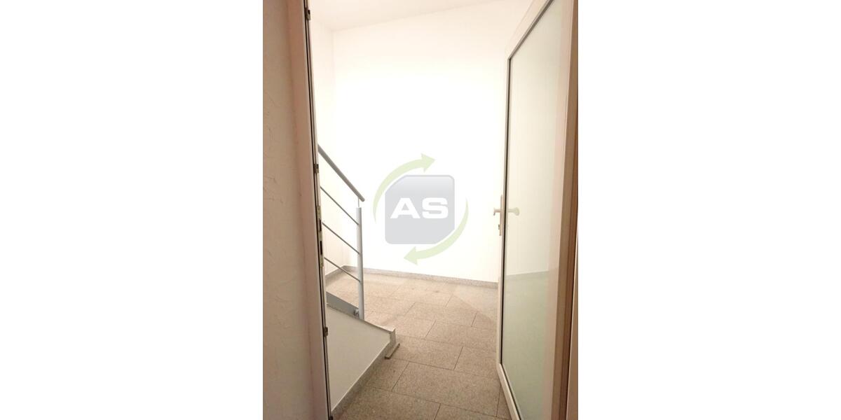 Dachgeschoßwohnung Zwickau - 3 Zimmer, 101 m&sup2;, 749&euro; | Angebot:26004595