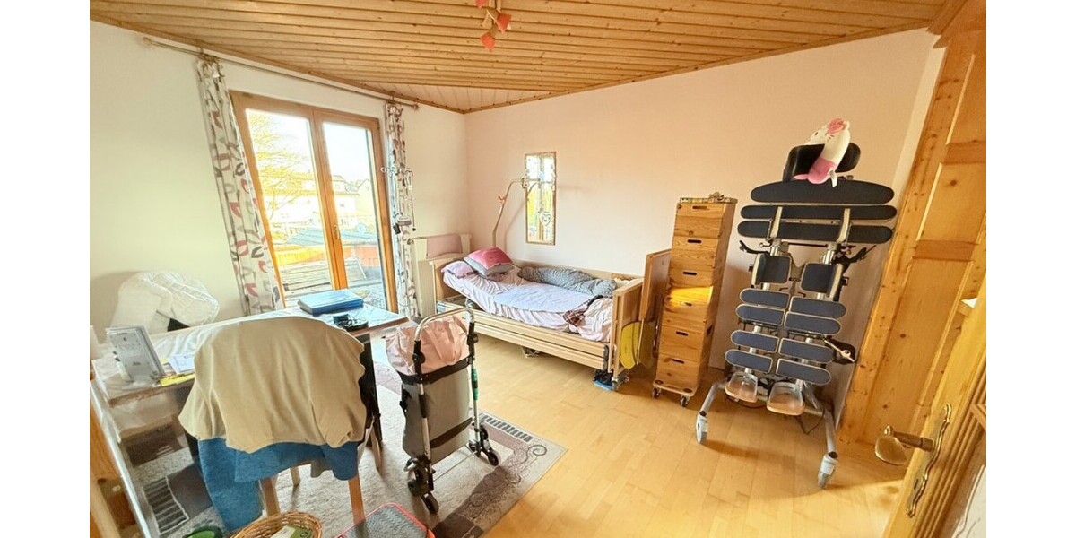 Flörsheim: Sie suchen das besondere Wohnflair? Ein toller Familienwohnsitz mit ELW - Doppelhaushälfte Flörsheim | Angebot:25568492