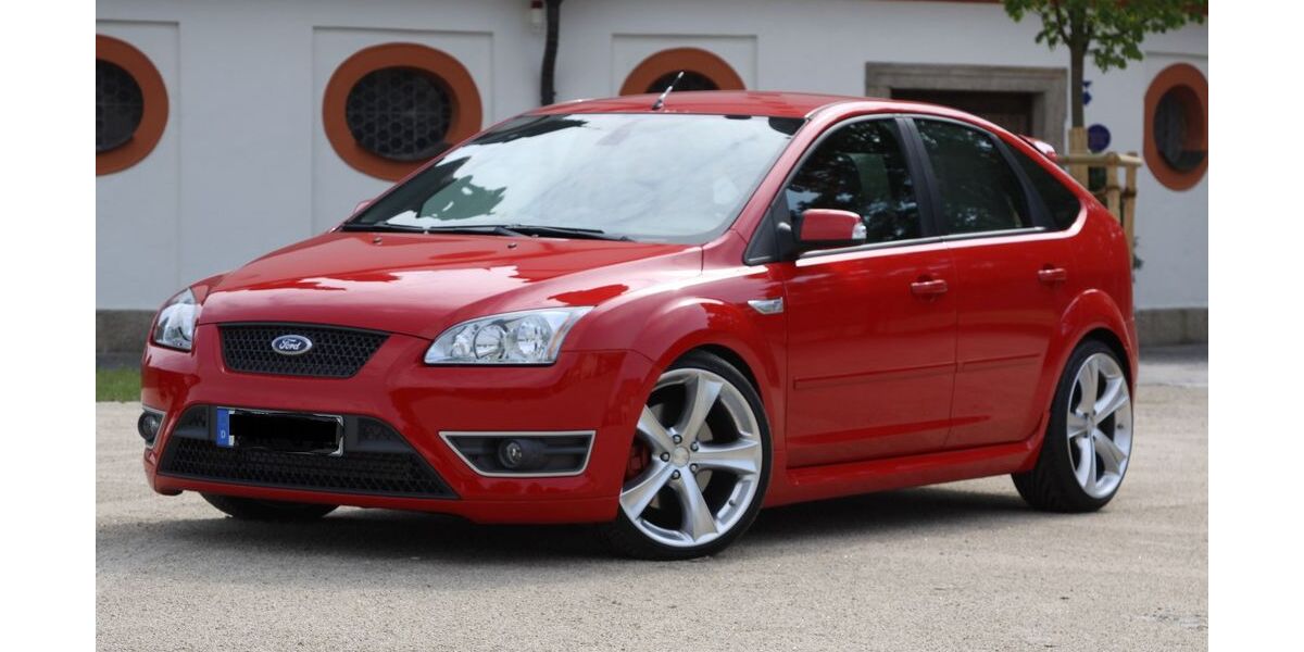 Ford Focus 16.700 km 19.990 &euro; Wiesau 95676