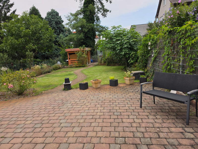 ObjNr:19733 - Moderisierte Doppelhaushälfte mit Garten und sep. Wohnung oder Gewerbeeinheit 7 zimmer