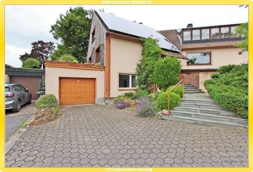 Fröndenberg-Hohenheide: Stilvoll und außergewöhnlich: Haus mit separater Wohnung, ca. 220 m² Wfl..