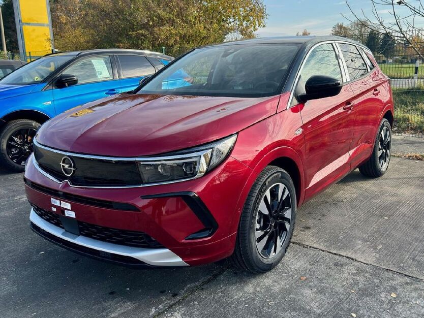 Opel Grandland (X) 2.970 km 28.900 € Löbau 02708