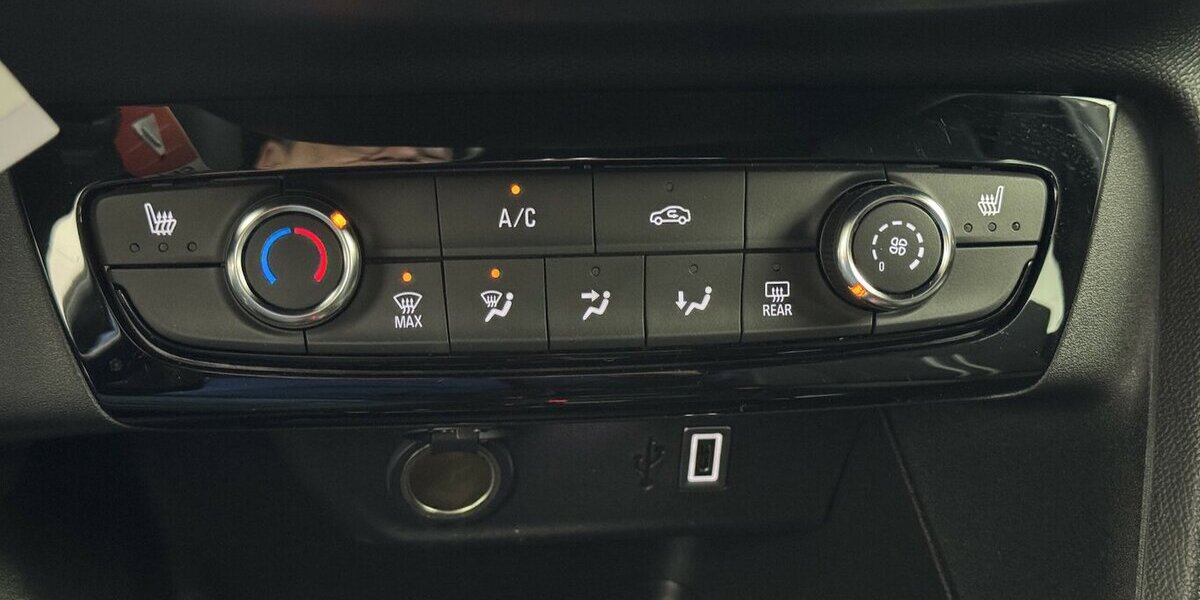 Opel Corsa GS 1.2 Turbo 1.Hand Sitzheizung Carplay 8.600 km 18.679 &euro; Lich 35423