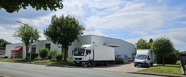 Lager- undoder Montagehalle im Gewerbegebiet mit Photovoltaik-Anlage und in sehr gutem Zustand ... 5 zimmer