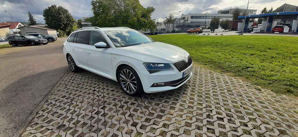 Skoda Superb 150.000 km 17.500 € Fellbach 70736
