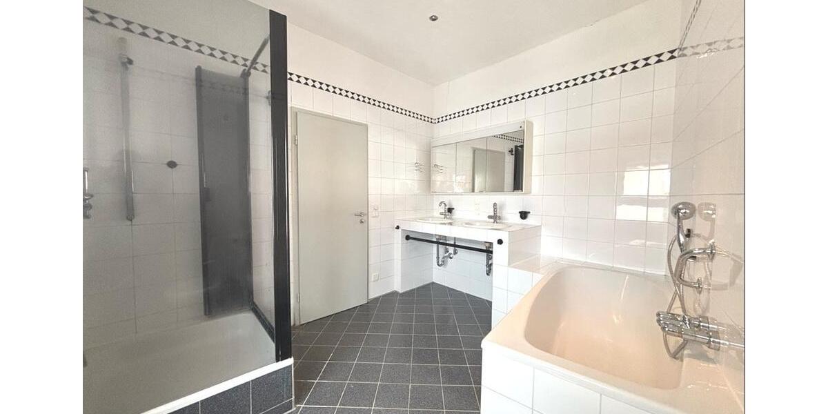 Dachgeschoßwohnung Altdorf bei Nürnberg - 4 Zimmer, 125 m&sup2;, 1.175&euro; | Angebot:25217778