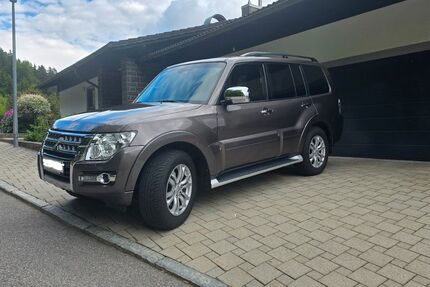 Mitsubishi Pajero 105.000 km 27.490 &euro; Schönberg 94513