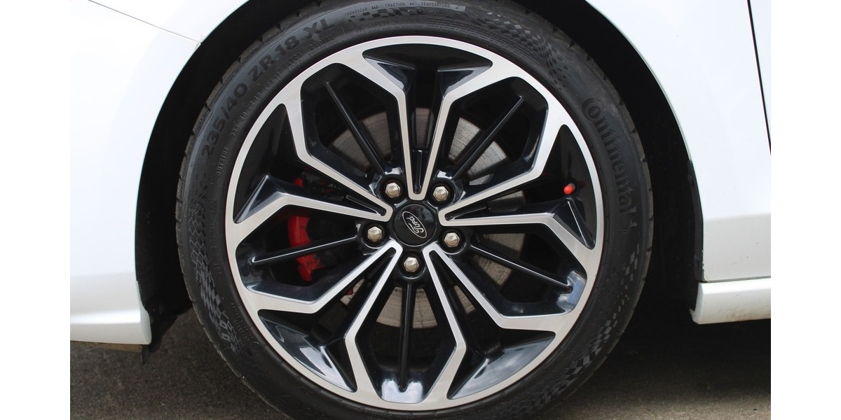 Ford Focus TURNIER ST LINEX 1.HD/LEDER/DIGIT/HUD/B&O 120.957 km 14.490 &euro; Hatten 26209