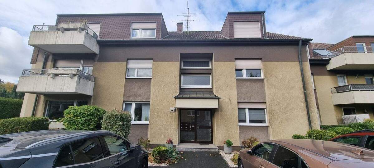 TOP GELEGENHEIT!!! RENOVIERTE + TOP AUFGETEILTE 3 ZIMMER DACHGESCHOSS WOHNUNG mit BALKON in OBERHAUSEN - ALSFELD!!! 3 zimmer