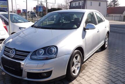 VW Jetta 140.000 km 5.999 € Bautzen 02625