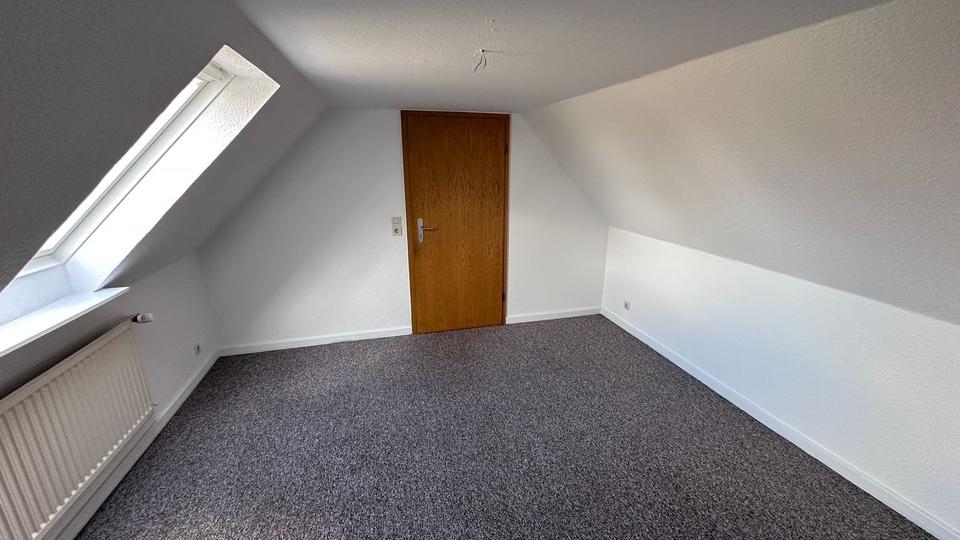 Dachgeschoßwohnung Geestland - 5 Zimmer, 100 m&sup2;, 690&euro; | Angebot:25320512