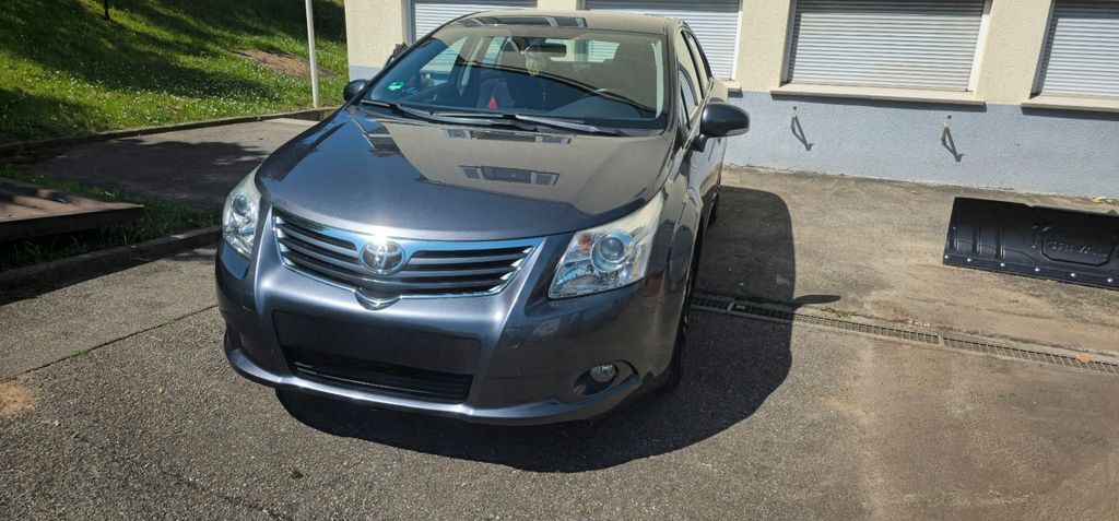 Toyota Avensis 143.524 km 7.000 € Stuttgart 70376