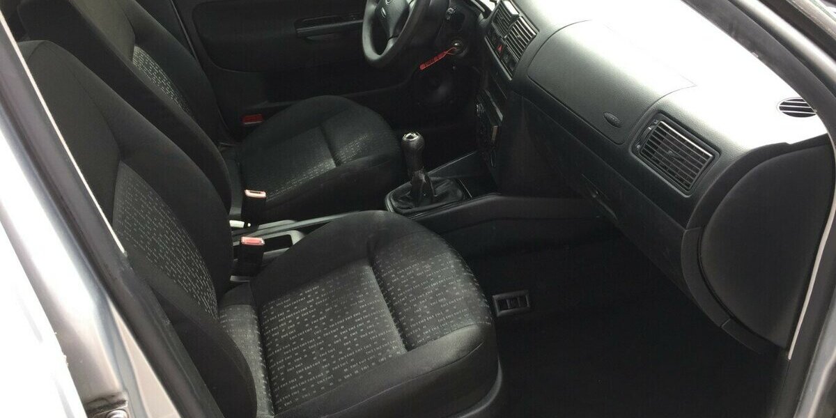 VW Golf TDi,Champ,Klima,1 Hd.,Tüv Neu 223.000 km 2.450 &euro; Himmelkron 95502