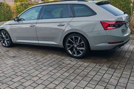Skoda Superb 122.600 km 21.900 &euro; Schwanewede 28790