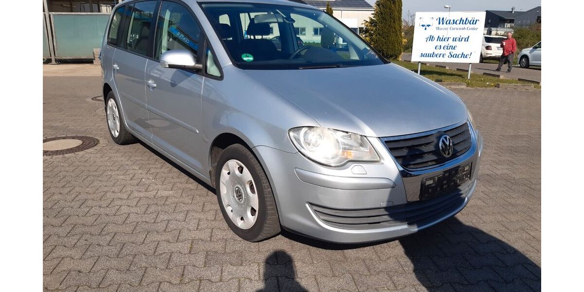 VW Touran 261.553 km 2.695 &euro; Weeze-Wemb 47652