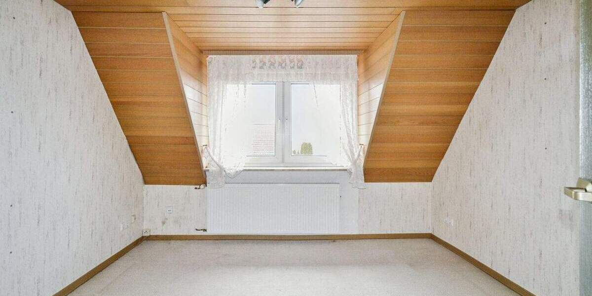 Ruhig gelegenes Zweifamilien-Doppelhaus - Ideal für Familie oder Mehrgenerationenwohnen 8 zimmer