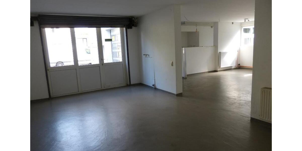 Gewerbehalle mit Büro, Garagen und Sozialräumen 170 qm zimmer