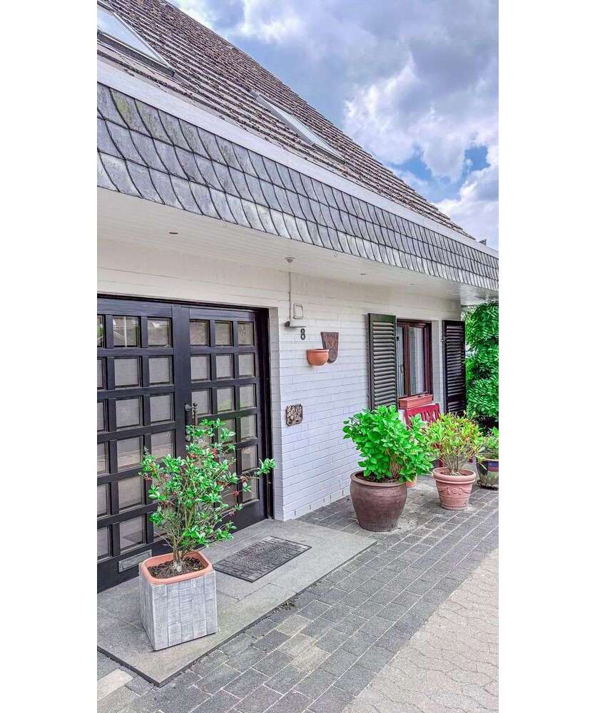 Haus zum Kaufen in Krefeld-Traar 520.000 € 165 m²