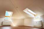 Lichtdurchflutete Dachgeschosswohnung mit zwei Balkonen und Tiefgaragenstellplatz 2 zimmer