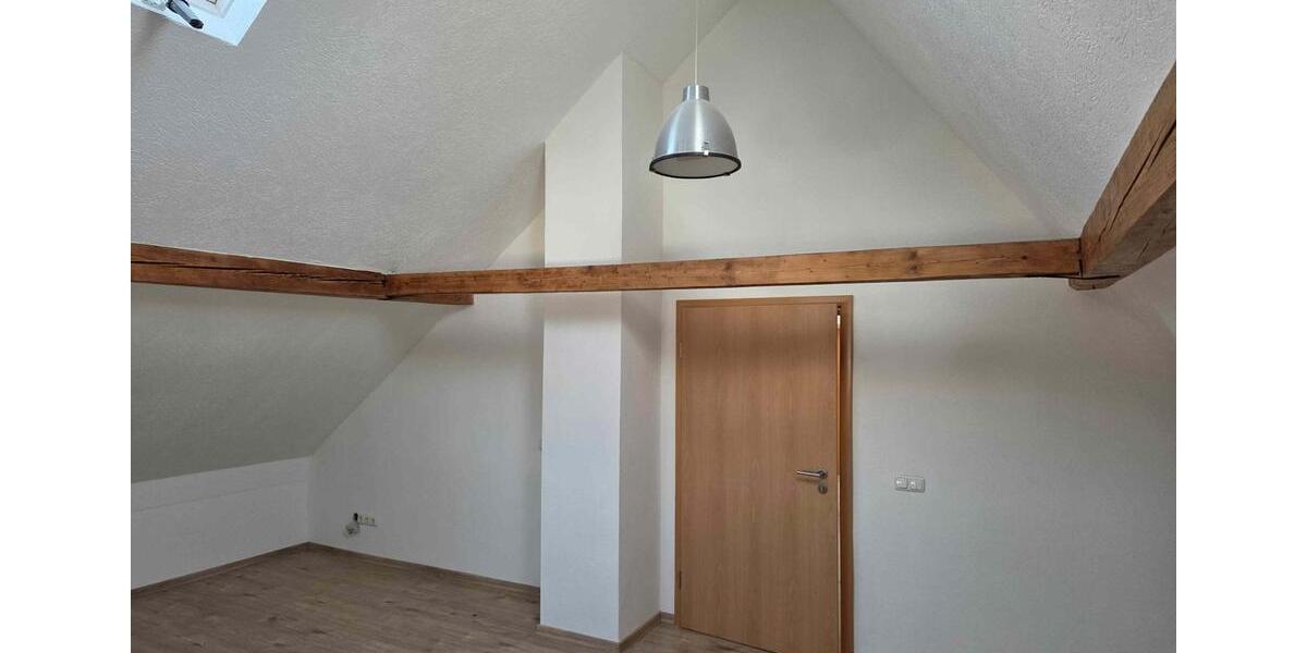 Dachgeschoßwohnung Niederwerrn - 3 Zimmer, 62 m&sup2;, 850&euro; | Angebot:25512593