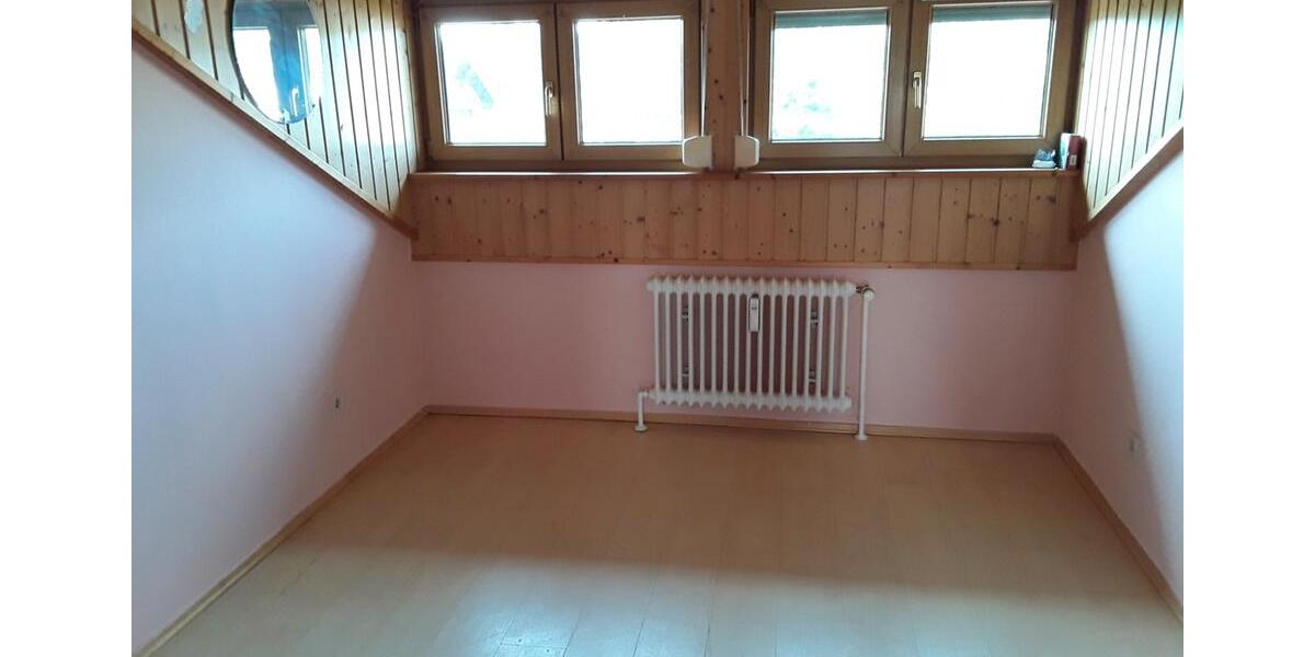 Dachgeschoßwohnung Roding - 3 Zimmer, 85 m&sup2;, 800&euro; | Angebot:26416490
