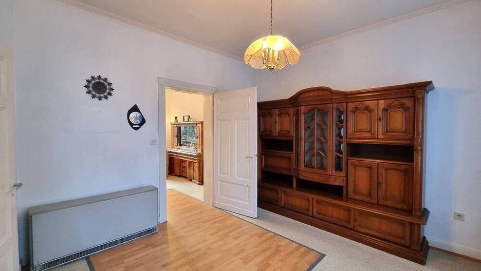 Freistehendes Ein-Zweifamilienhaus mit 9 Zimmern, 3 Bädern und ri