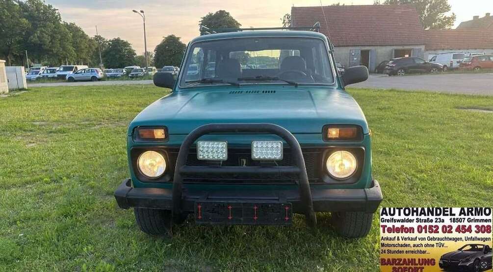 Lada Niva 89.000 km 5.600 € Grimmen 18507