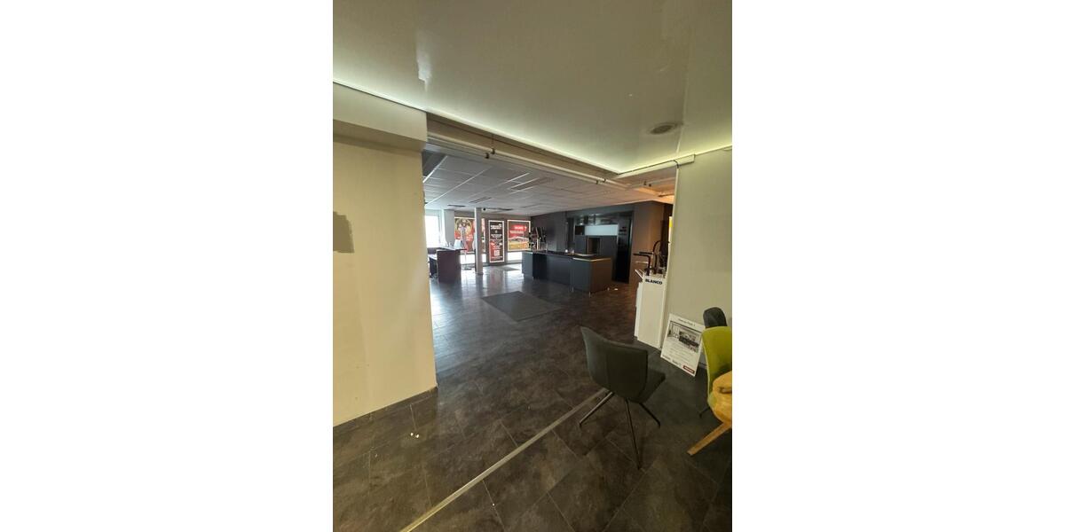 220qm Ausstellungsfläche mit Showfenster -Altwarmbüchen Gewerbeg zimmer