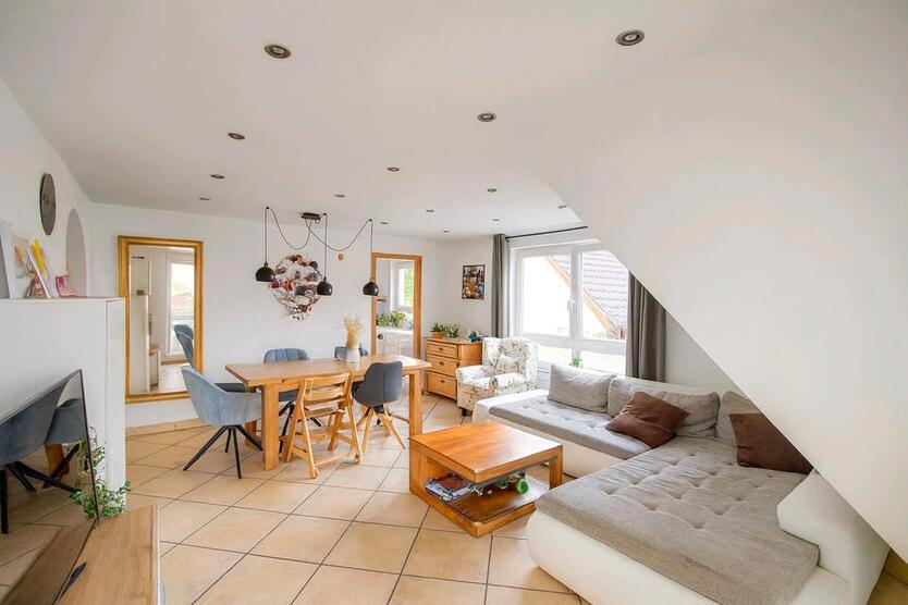 Helle 4,5-Zi.-Maisonette (96 m²) mit Balkon + Garage & Stellplatz zimmer