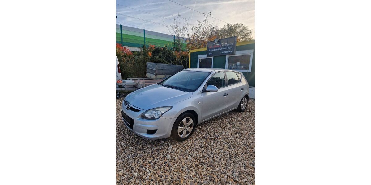 Hyundai i30 181.000 km 2.400 &euro; Düren 52349