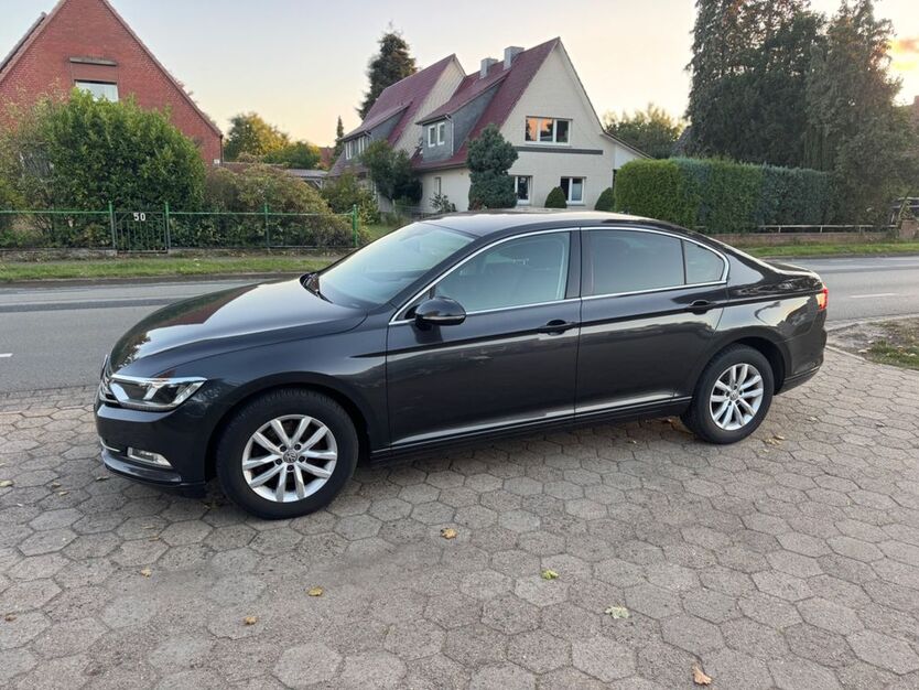 VW Passat 150.000 km 16.490 € Stelle 21435