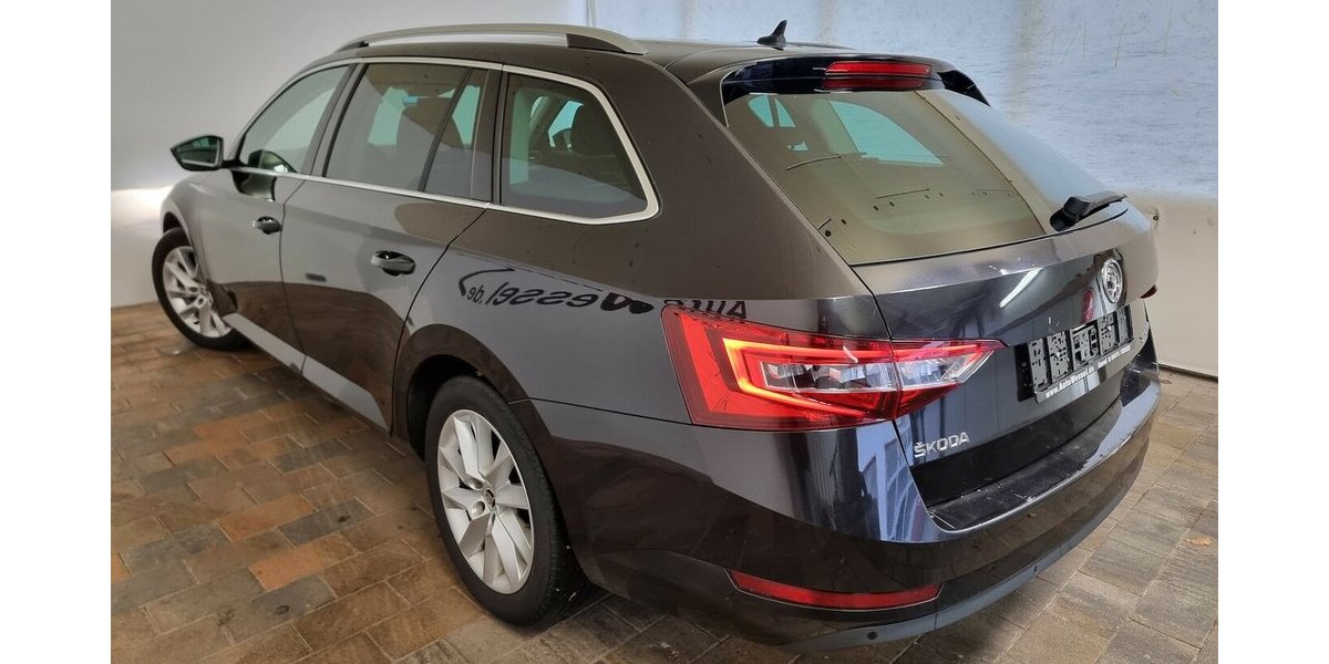 Skoda Superb Style Bi-Xenon AHK ACC SHZ Navi Tempomat 123.550 km 17.900 &euro; Garrel 49681