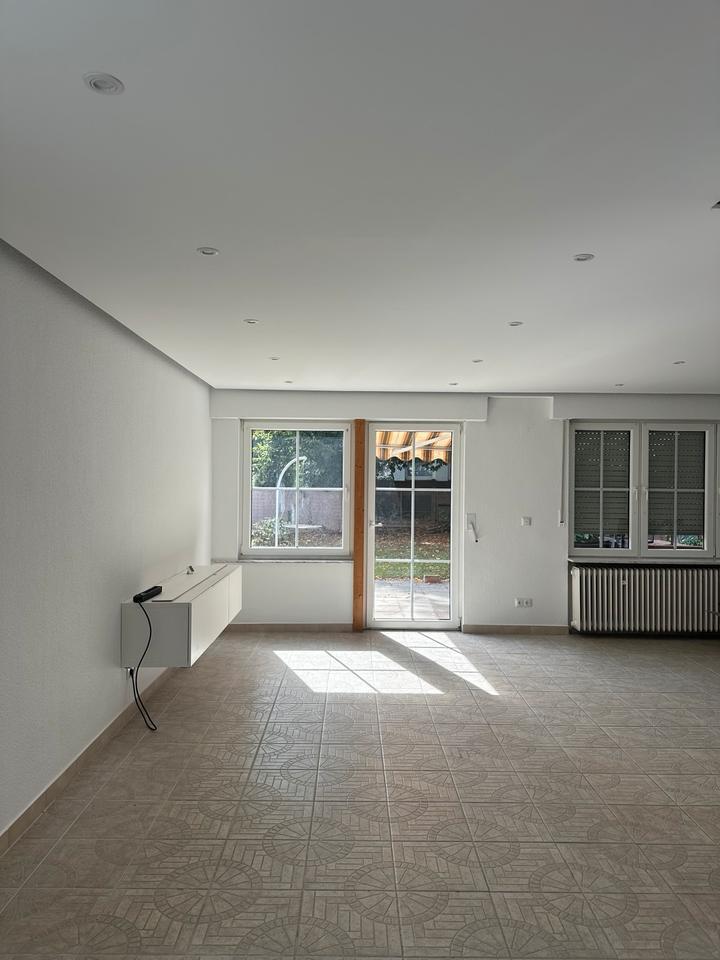 Einfamilienhaus mit Garten und Garage