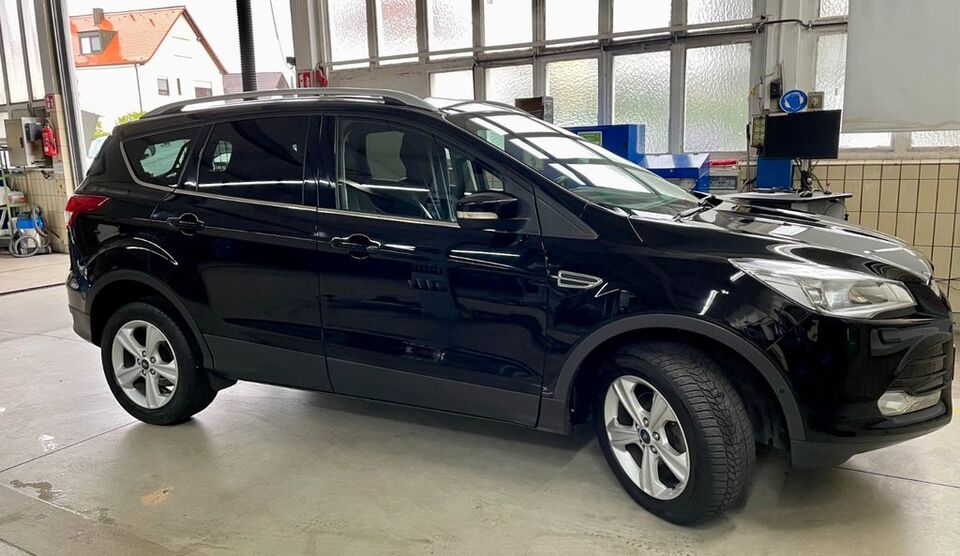 Ford Kuga 94.000 km 11.900 € Igensdorf 91338