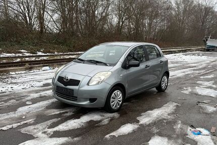 Toyota Yaris 166.542 km 2.700 &euro; HAMBURG 22113