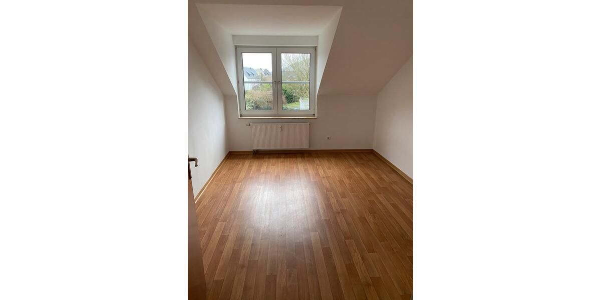 Dachgeschoßwohnung Plettenberg - 3 Zimmer, 75 m&sup2;, 425&euro; | Angebot:26367430