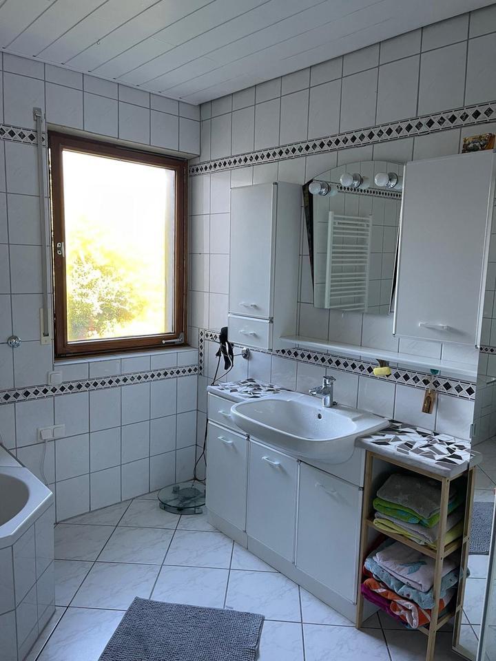 Ihr Traumhaus mit 8,5 Zimmer, 184 m², PV-Anlage, Naturgarten