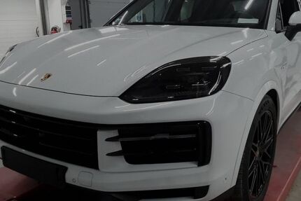 Porsche Cayenne 13.500 km 95.999 € Stuttgart 70499