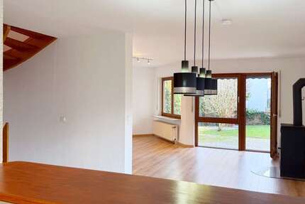 Haus zum Mieten in Esslingen am Neckar 2.230 € 171.31 m² 6 zimmer