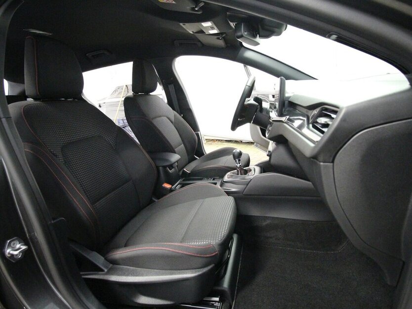 Ford Focus Turnier Mild-Hybrid ST-Line LED+NAVI+ACC 11.904 km 22.500 € Hagenow 19230