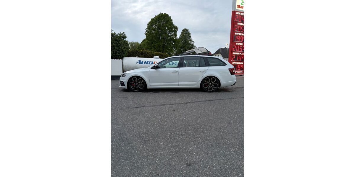 Skoda Octavia 120.500 km 17.500 &euro; Lübeck 23556
