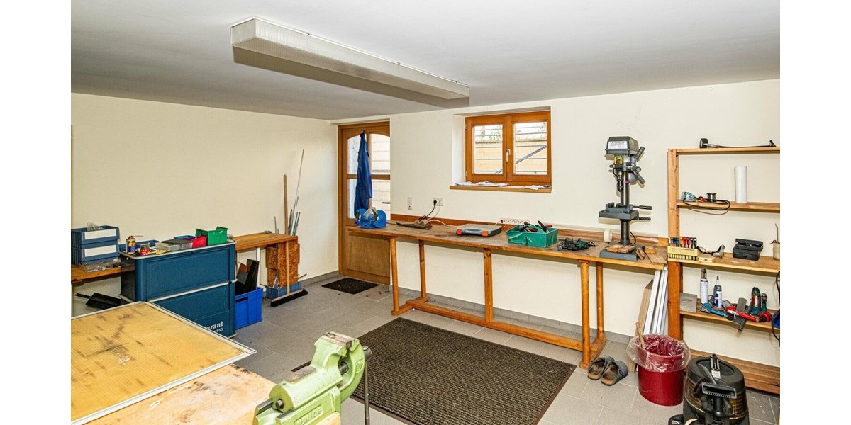 Großzügiges Zuhause mit umzäunten Gartengrundstück und vielseitigem Studio - Einfamilienhaus Schönthal | Angebot:27038045