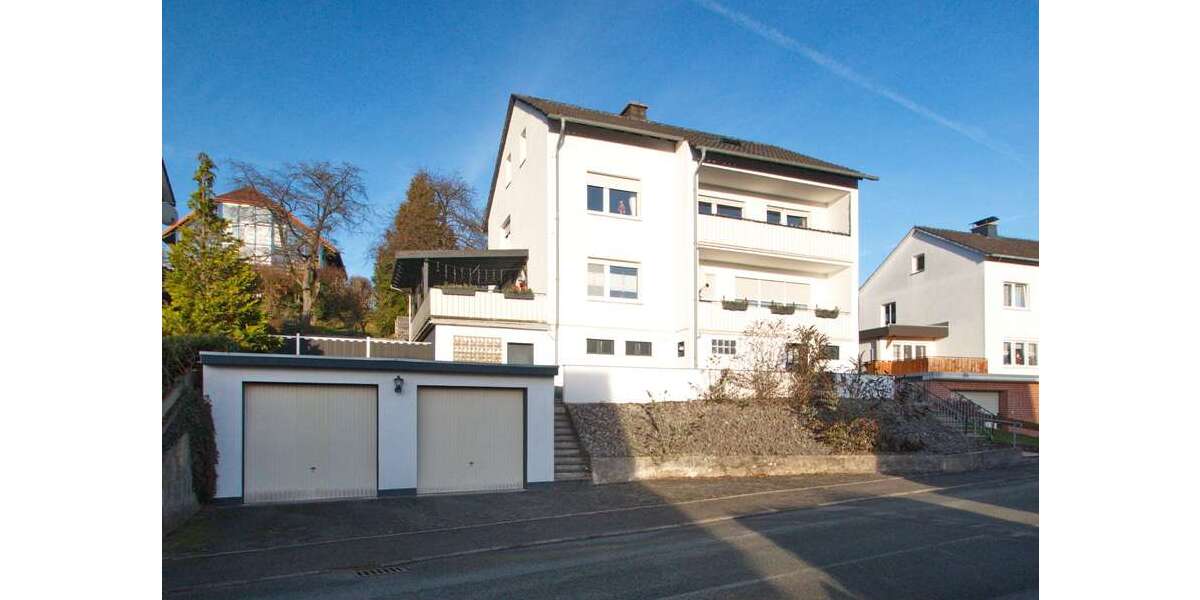 Haus zum Kaufen in Bad Driburg-Dringenberg 335.000 € 233 m² 9 zimmer