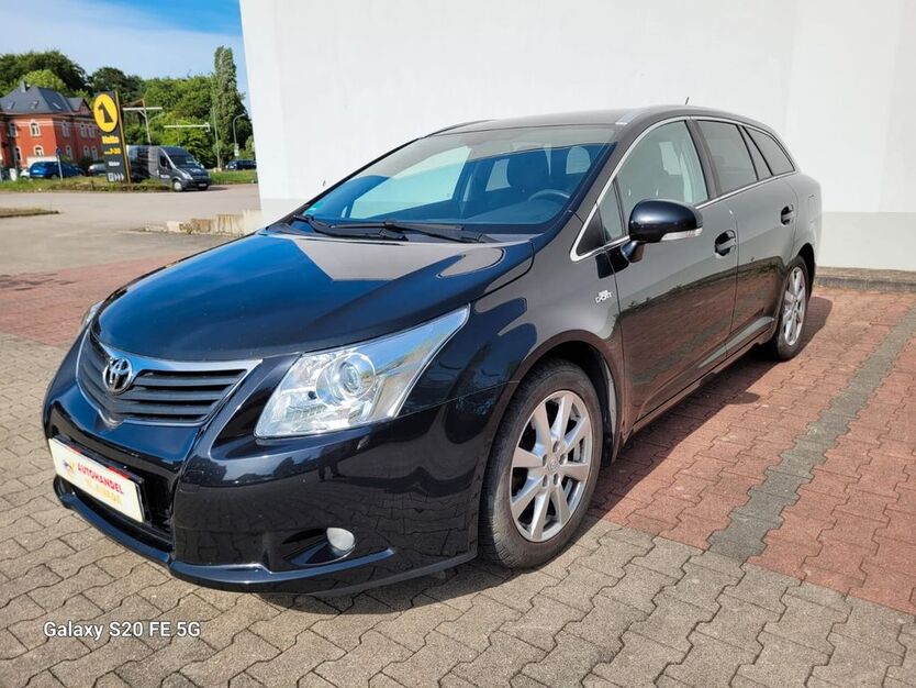 Toyota Avensis 308.184 km 3.000 € Borna 04552