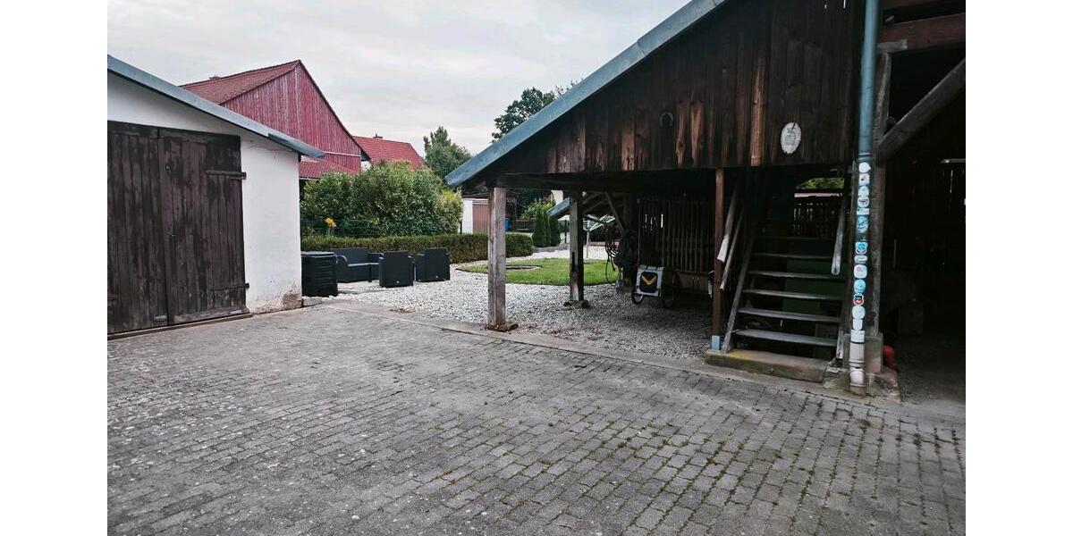 Vollmöbellierte Dachgeschosswohnung 2 Zimmer Küche Bad zimmer